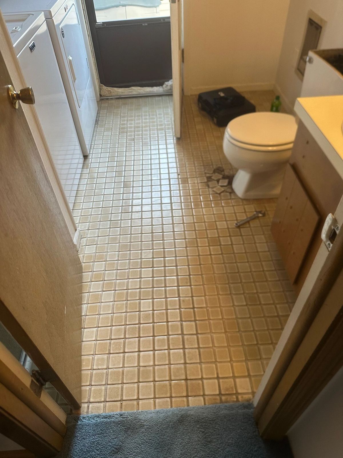 Dated bathroom with small beige floor tile before the update, Canadian Lakes